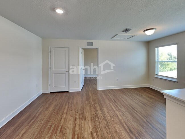 Building Photo - 343 Pine Terrace Dr