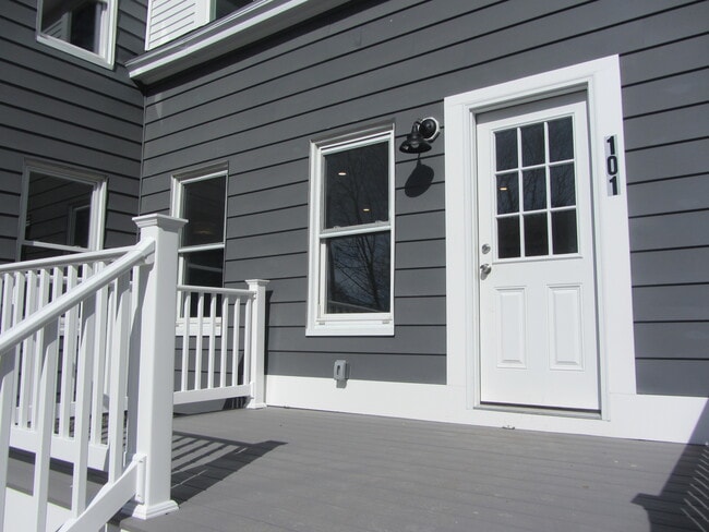 Building Photo - 59 Western Ave