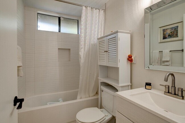 Building Photo - 75240 Camello Ct N