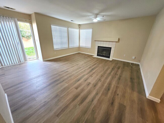 Building Photo - Spacious, well maintained Antioch home