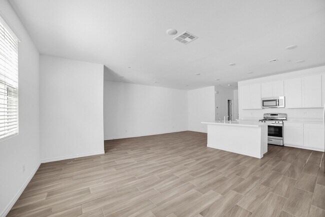 Building Photo - Stunning Home Located in the Desirable Bla...