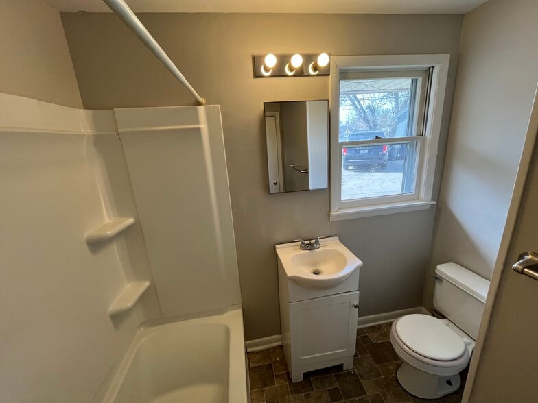 Building Photo - 509 Ruddle Ave