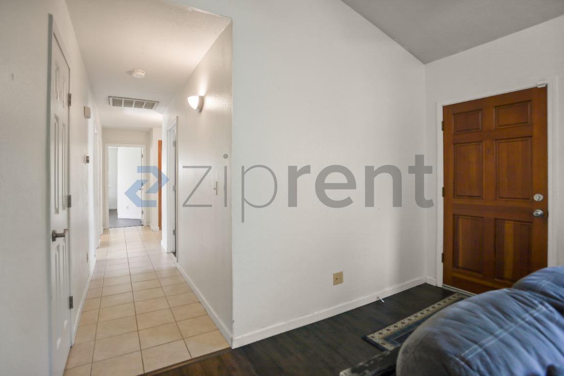 Building Photo - 2847 Hillcrest St