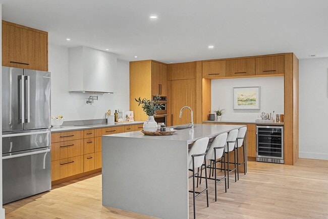 Building Photo - Stunning 5BR/3.5BA historic home located near Hillsboro Village!