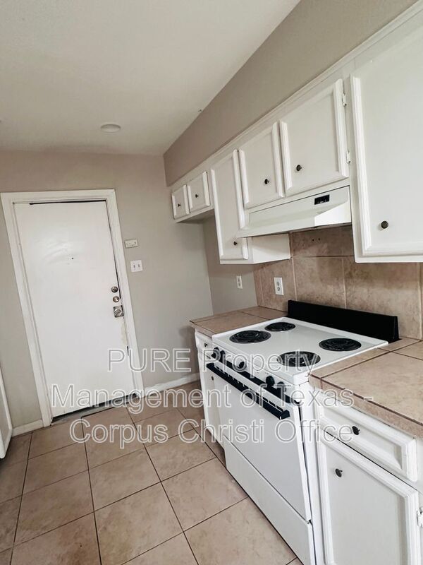 Building Photo - 11942 Mesa Dr