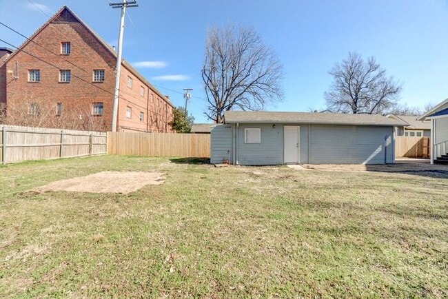 Building Photo - Classic Charm With All New Amenities 3/2 House!
