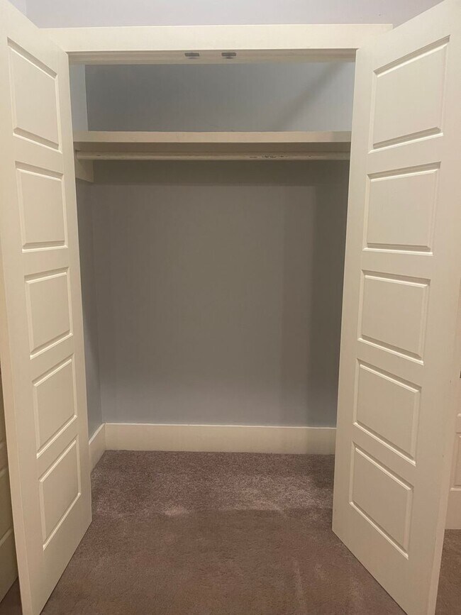 Building Photo - 1/2 off 1st Months rent!!! Chic Downtown Loft – 2 Bed | 1 Bath | Heart of Springfield!