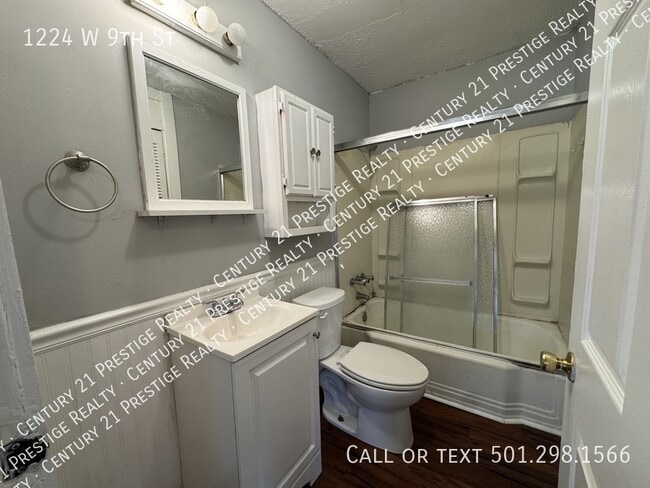 Building Photo - 1224 W 9th St