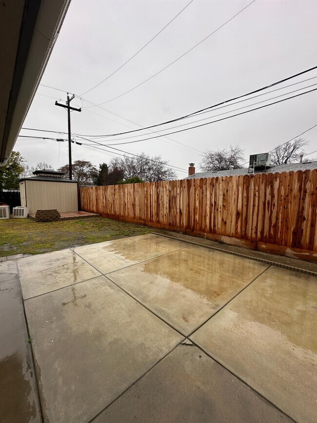 Building Photo - 4554 N Manila Ave