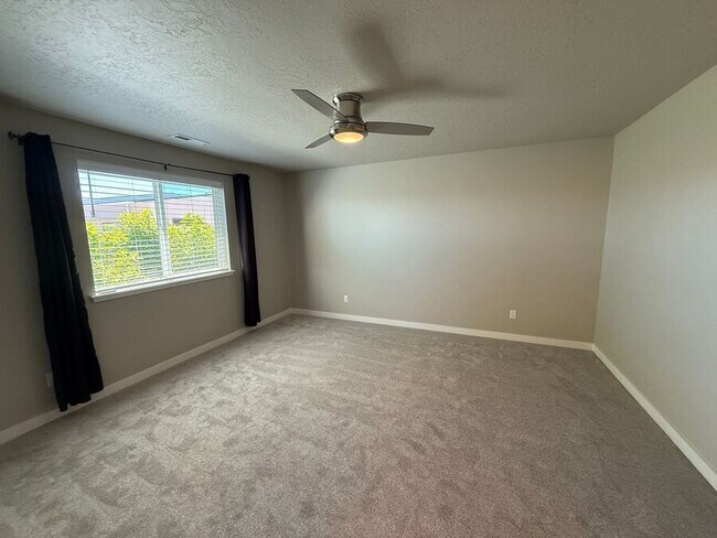 Building Photo - 2839 E Apricot Dr