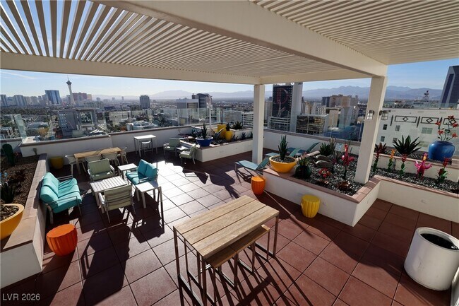 Building Photo - 150 S Las Vegas Blvd