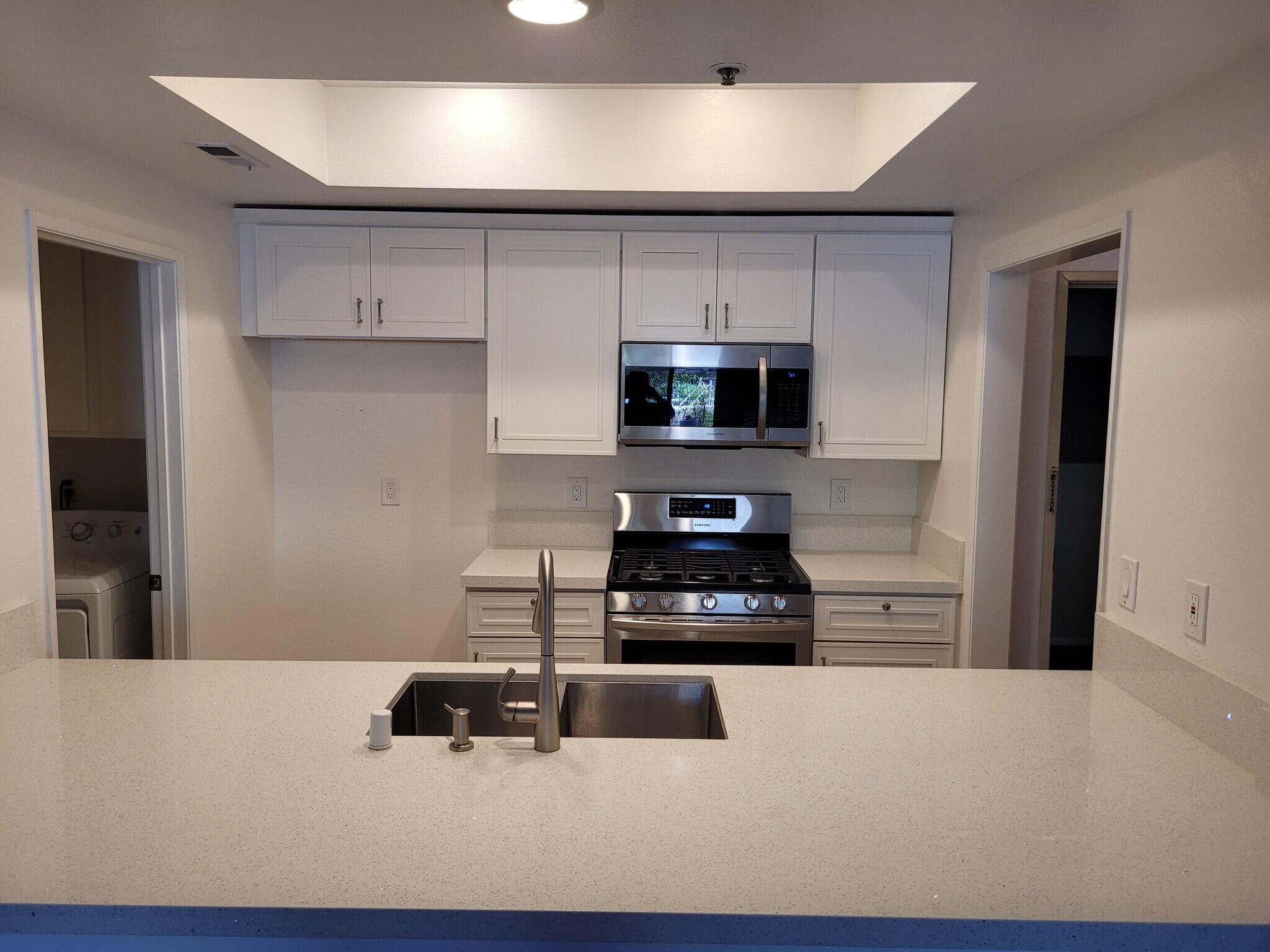 Building Photo - 2563 Plaza del Amo