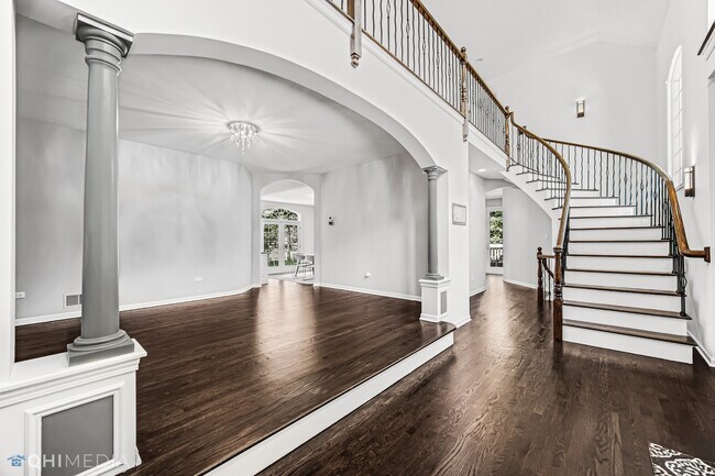 Building Photo - 8960 Enclave Dr