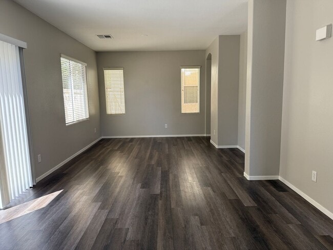 Building Photo - 4bd/2.5bath House