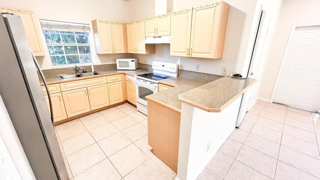 Building Photo - 1440 Hawthorne Pl