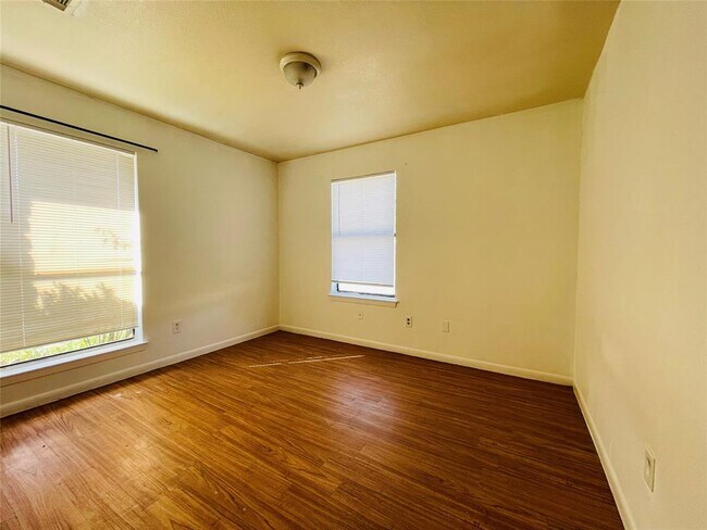 Building Photo - 7402 Geneva Dr