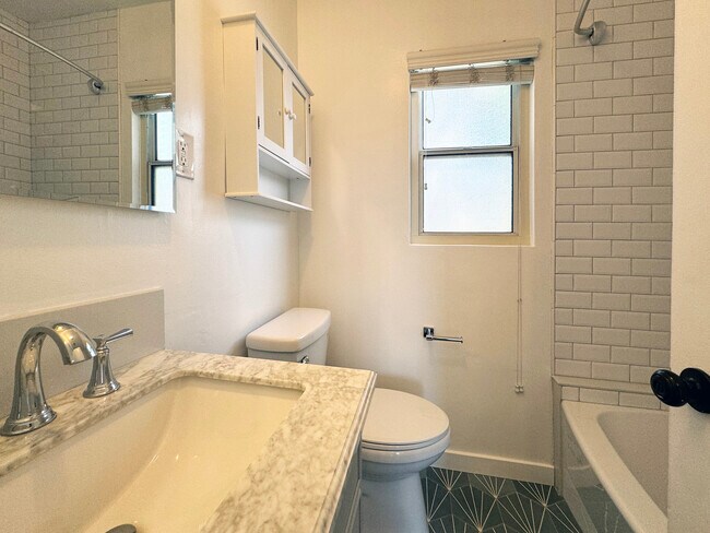 Building Photo - 5646 Aldama St