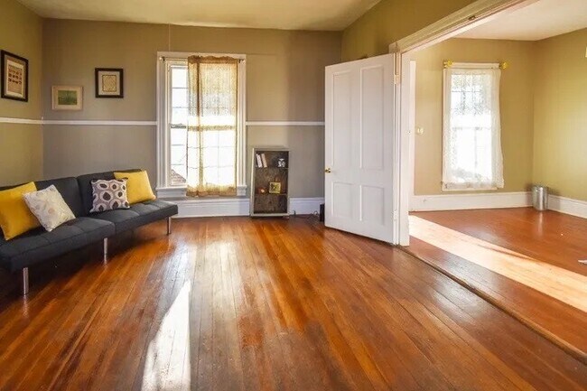 Living Room - 808 E 11th Ave