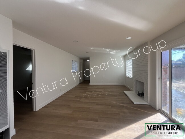 Building Photo - Spacious 4-Bed with 2 Full Baths in Oxnard with Large Backyard