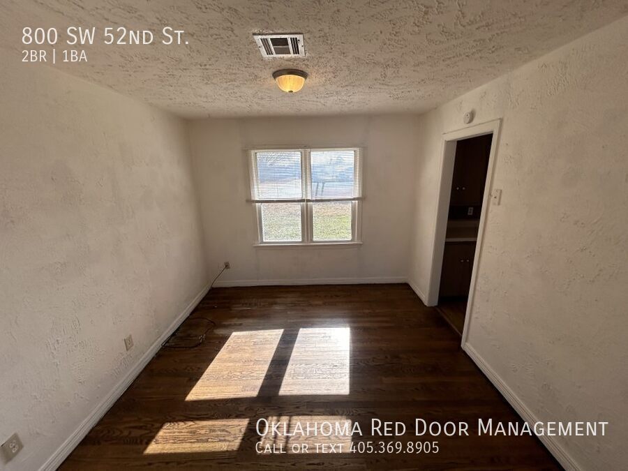 Building Photo - 800 SW 52nd St