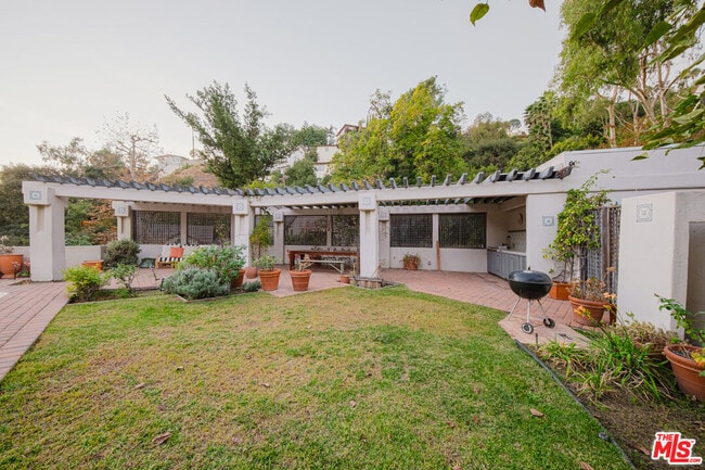 Building Photo - 3015 Beachwood Dr