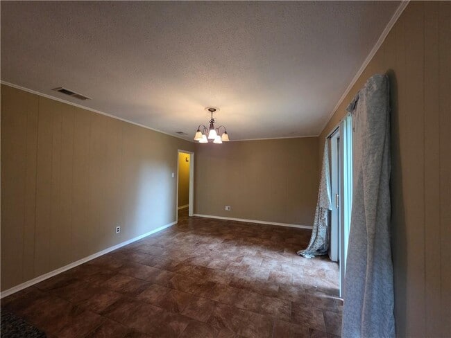 Building Photo - 521 Evergreen Rd