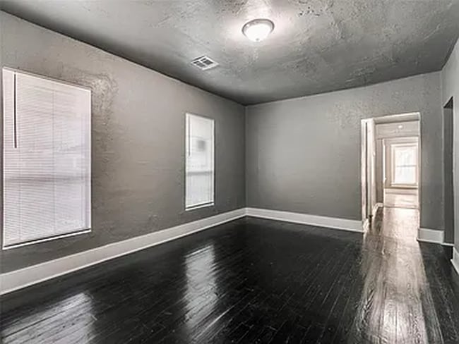 Building Photo - N. McKinley Ave - Triplex