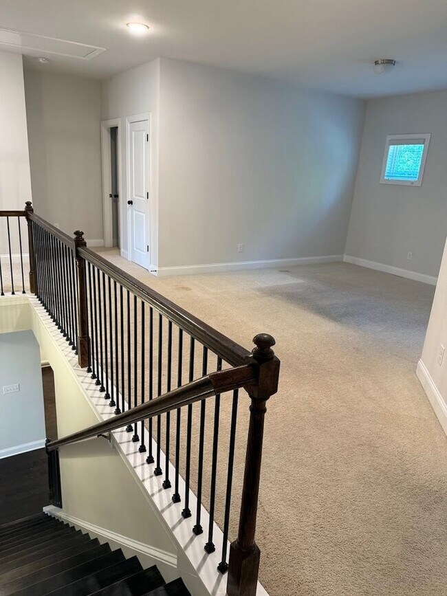 Building Photo - Spacious 5BR House in Buford