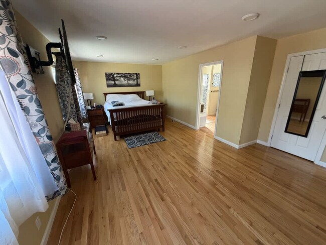 Building Photo - 2069 Horne St