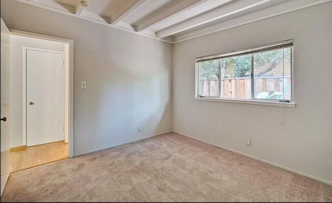 Building Photo - 3 Bed 2 Bath Home w/ Bonus Room in Palo Alto.
