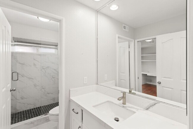 Building Photo - Stunning 4BR + Office/Den, 3BA View Home with 3-Car Garage!