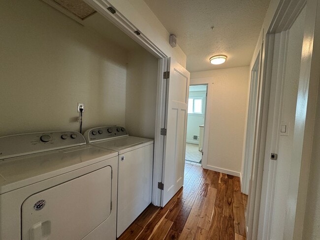 Building Photo - 2-Bedroom, 1-Bath Home with Spacious Layou...