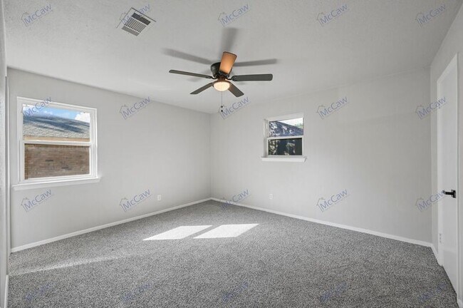 Building Photo - 3621 Spring Valley Dr