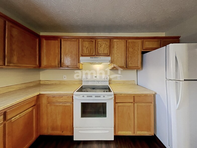 Building Photo - 7411 Meadowwood Way