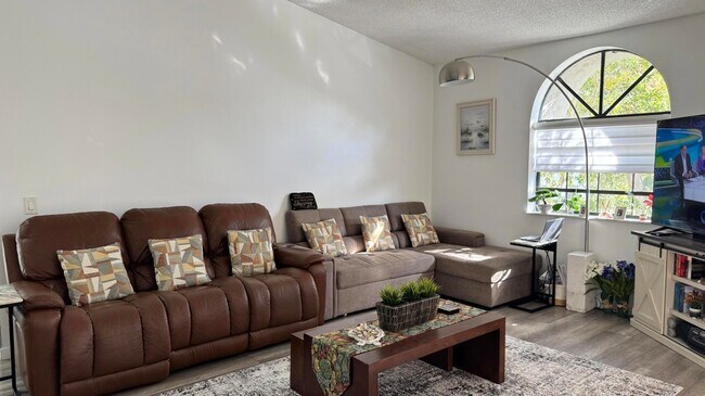 Building Photo - 5267 Europa Dr