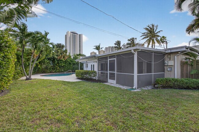 Building Photo - 1242 N Harbor Dr