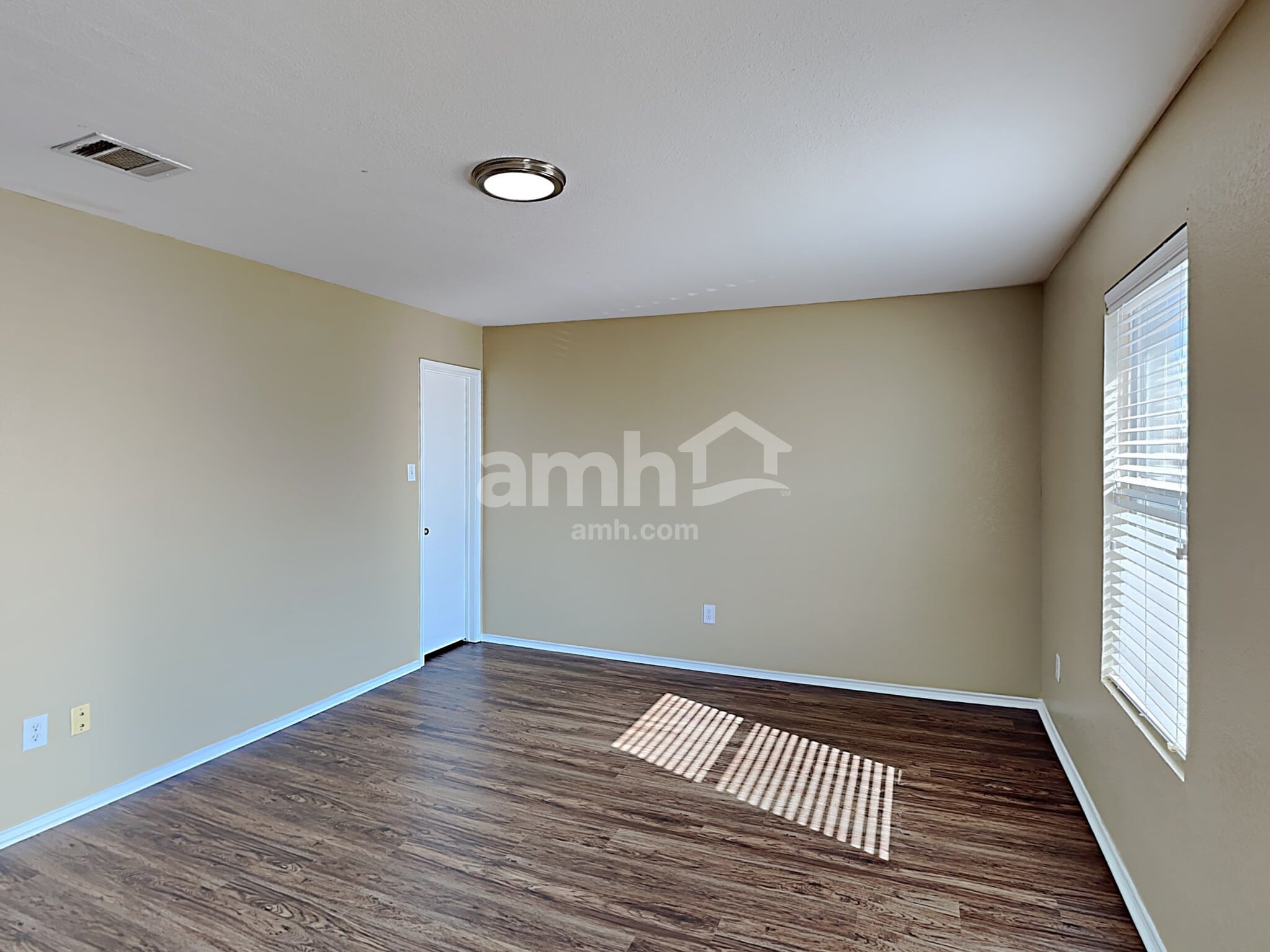 Building Photo - 8505 Hawkview Dr