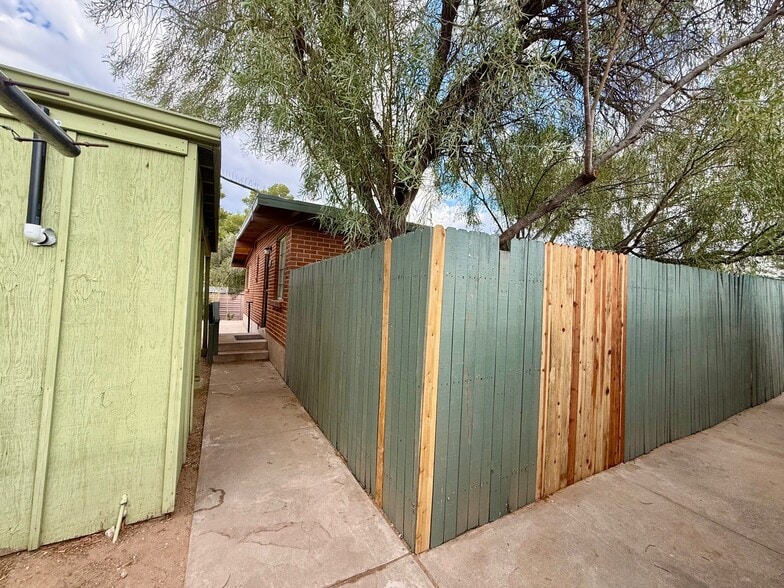 Building Photo - 1611 E Mitchell St