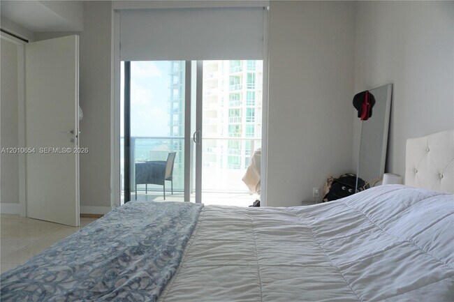 Building Photo - 1300 Brickell Bay Dr
