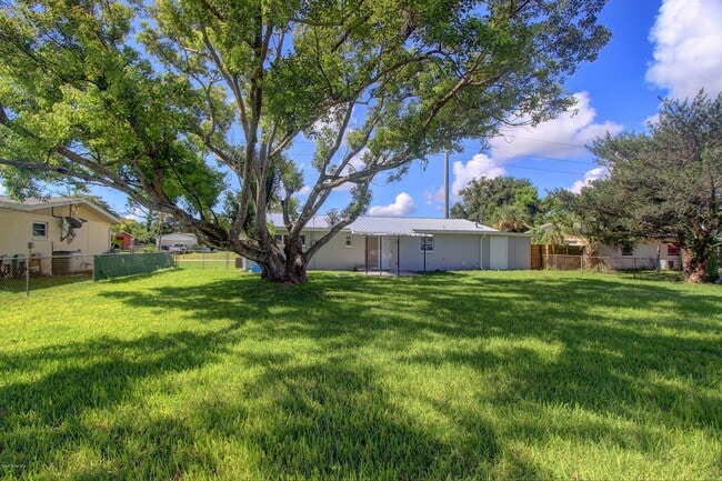 Building Photo - 3210 Westwood Dr