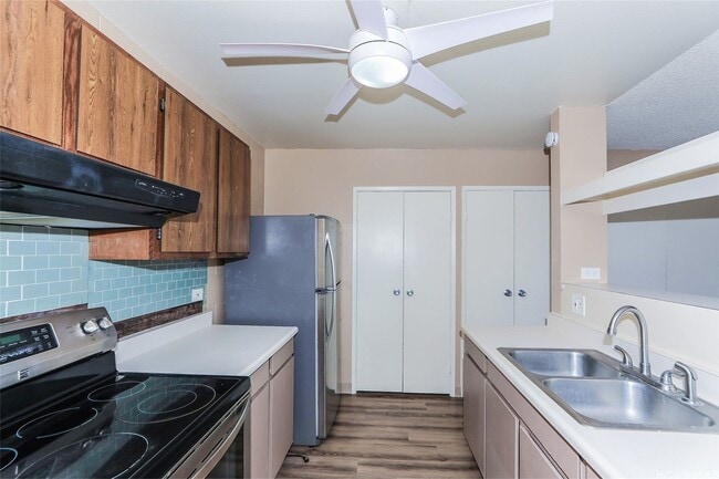 Building Photo - Lovely 2 bedroom 1 bath, with 1 open parking