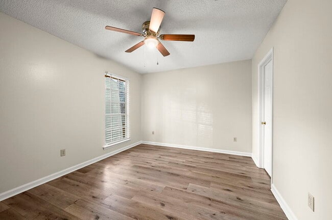 Building Photo - 5379 Rosedown Ct