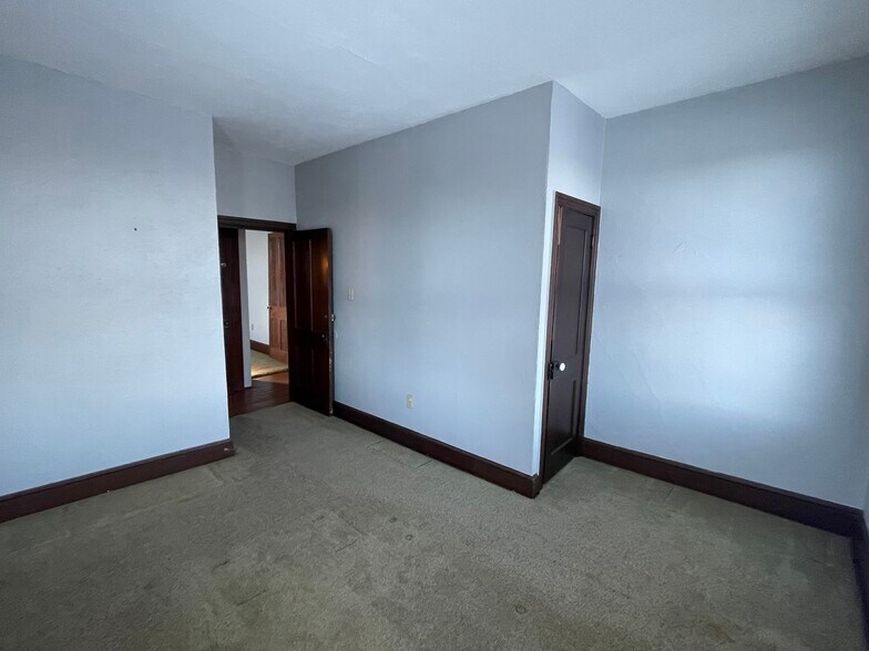 Building Photo - 156 S Broad St