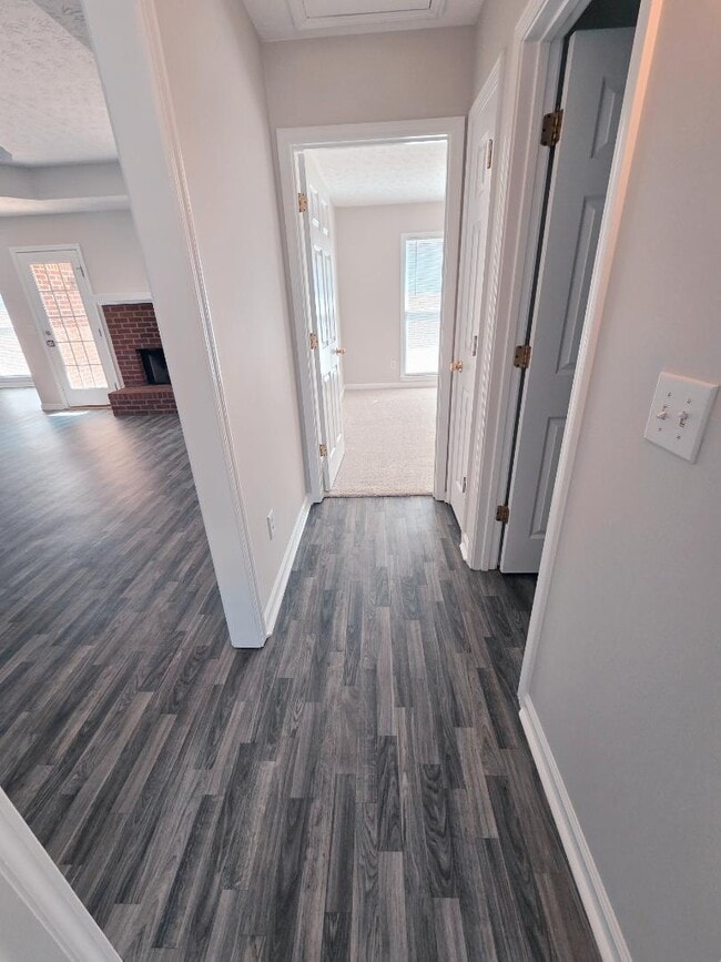 Building Photo - 5016 Stone Park Dr