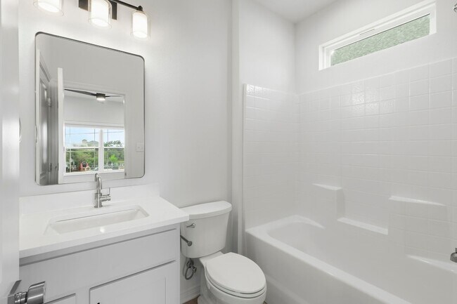 Building Photo - 228 Richards St