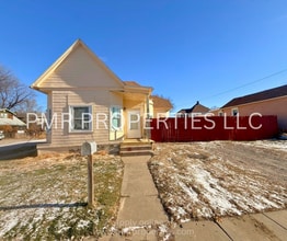 Building Photo - 3 Bedrooms/1 Bathroom House