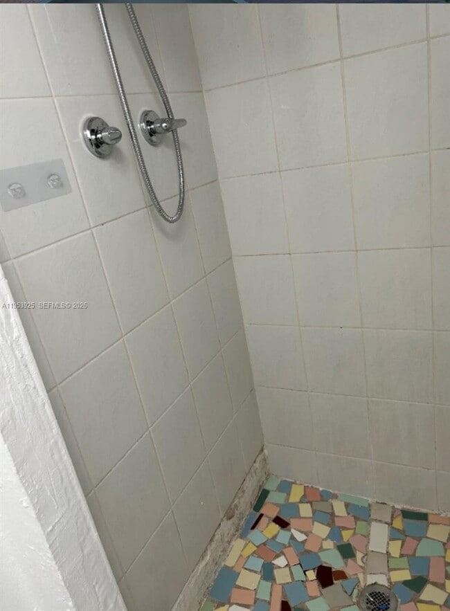 Building Photo - 2430 SW 25th Ter