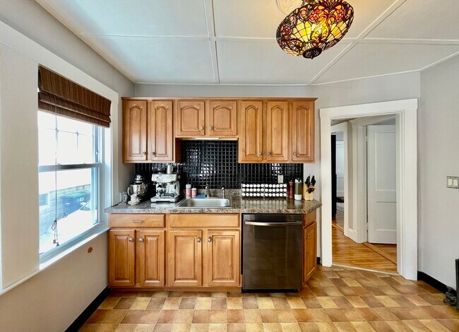 Building Photo - 15 Woods Ave