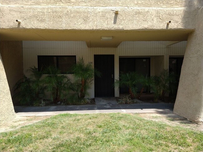 Building Photo - Downstairs Palm Springs Villas II condo