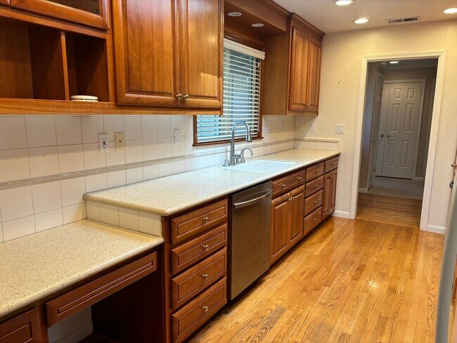 Building Photo - Gorgeous 4 bed/3 bath home in Walnut Creek